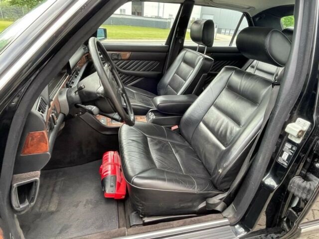 Mercedes-Benz 560 SE W126 H