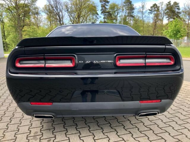 Dodge Challenger 3.6 s 8 rychlostmi