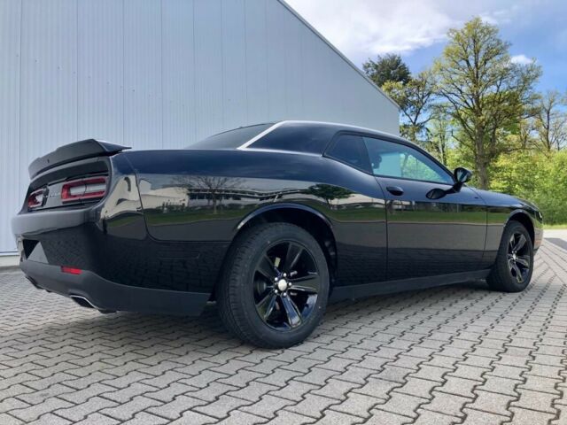 Dodge Challenger 3.6 s 8 rychlostmi