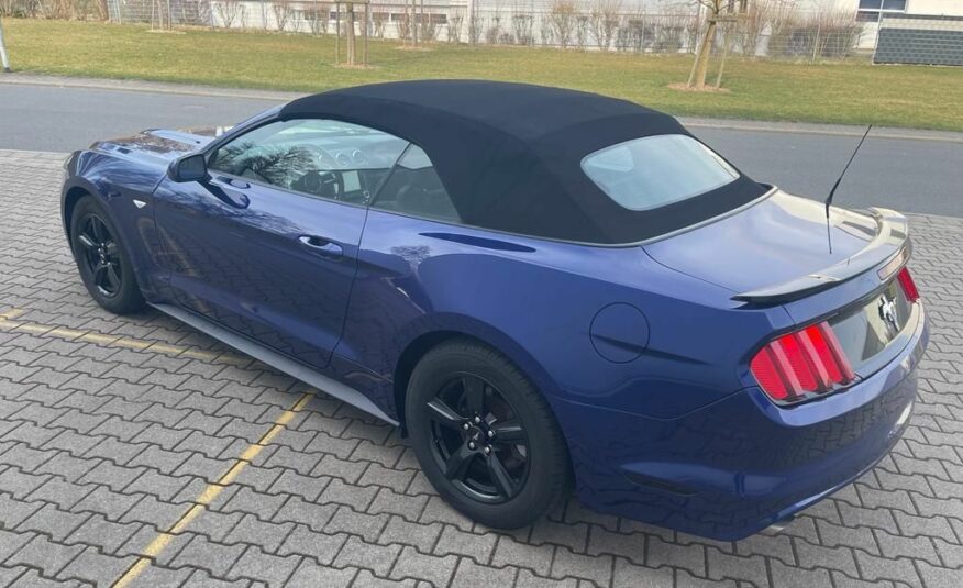 Ford Mustang Cabrio 3.7 Aut. GPS xenony kůže