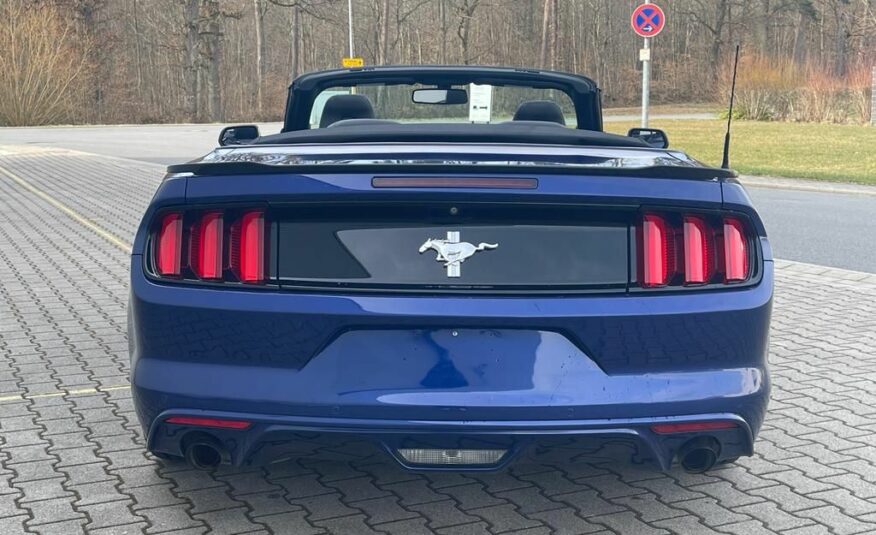 Ford Mustang Cabrio 3.7 Aut. GPS xenony kůže