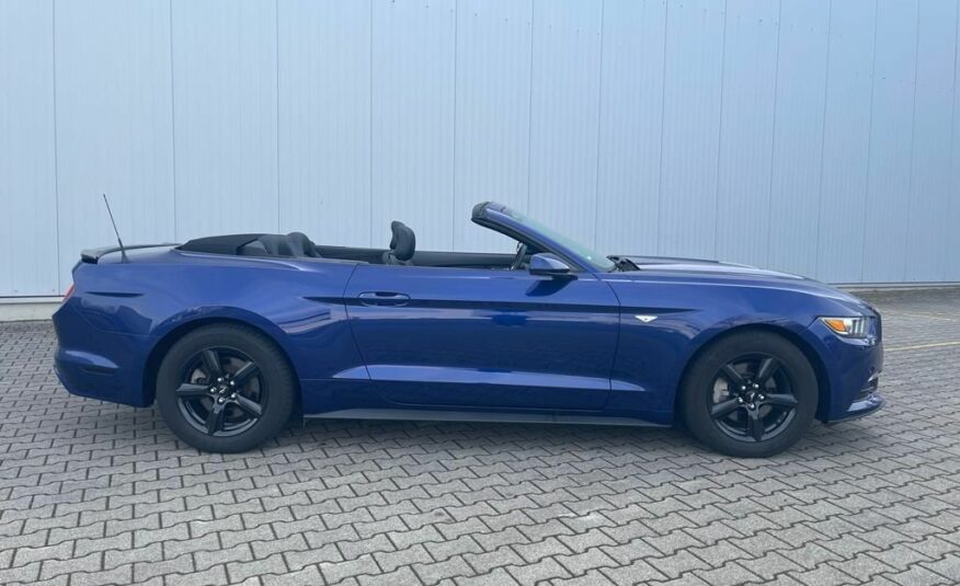 Ford Mustang Cabrio 3.7 Aut. GPS xenony kůže