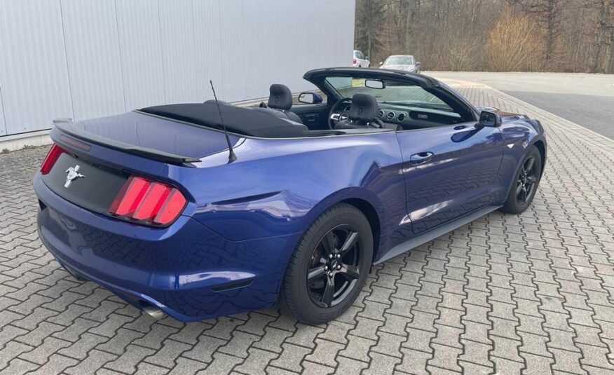 Ford Mustang Cabrio 3.7 Aut. GPS xenony kůže