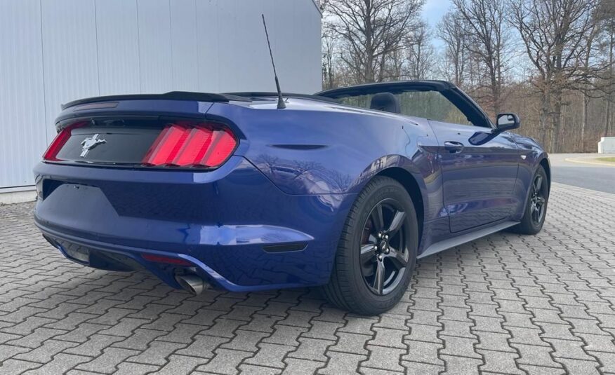 Ford Mustang Cabrio 3.7 Aut. GPS xenony kůže