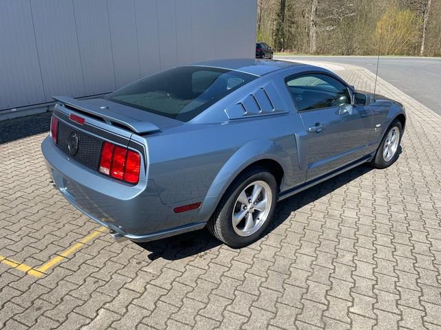 Ford Mustang GT 4.6 Coupe Premium Automatic Shaker
