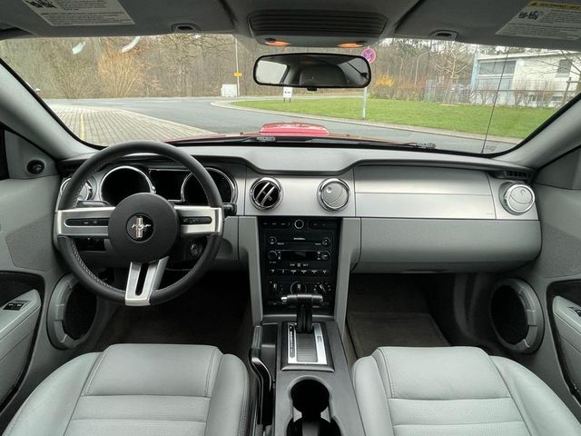 Ford Mustang GT 4.6 Coupe Premium Automatic Shaker