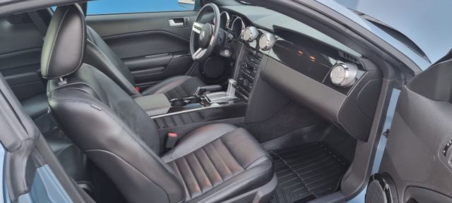 Ford Mustang GT 4.6 Coupe Premium Automatic Shaker