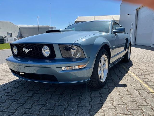 Ford Mustang GT 4.6 Coupe Premium Automatic Shaker