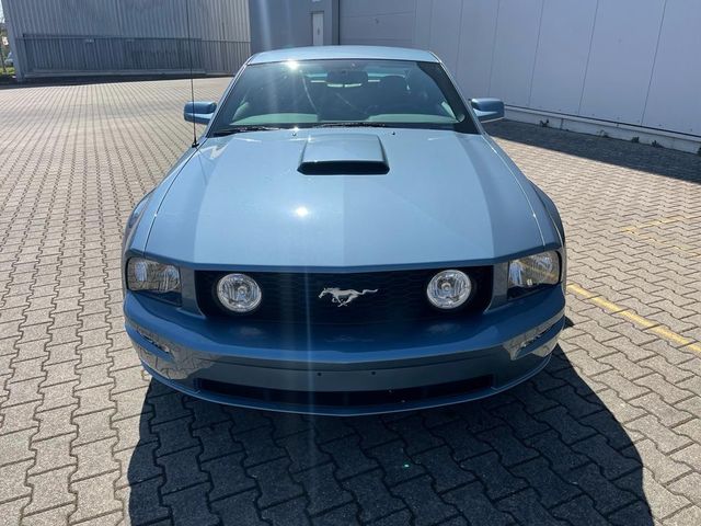 Ford Mustang GT 4.6 Coupe Premium Automatic Shaker