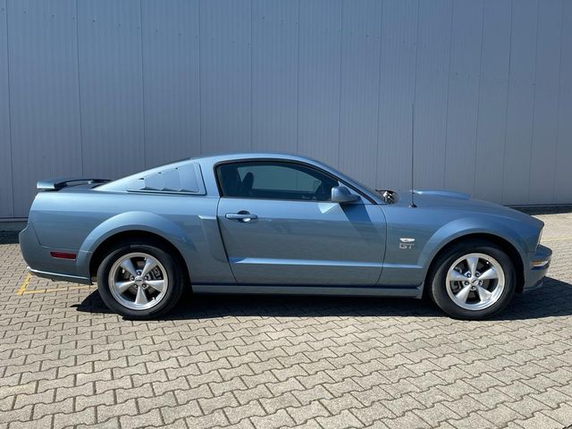 Ford Mustang GT 4.6 Coupe Premium Automatic Shaker