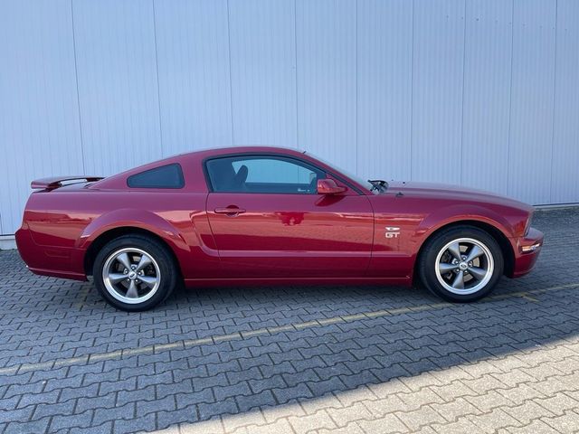 Ford Mustang GT 4.6 Coupe Premium Automatic Shaker