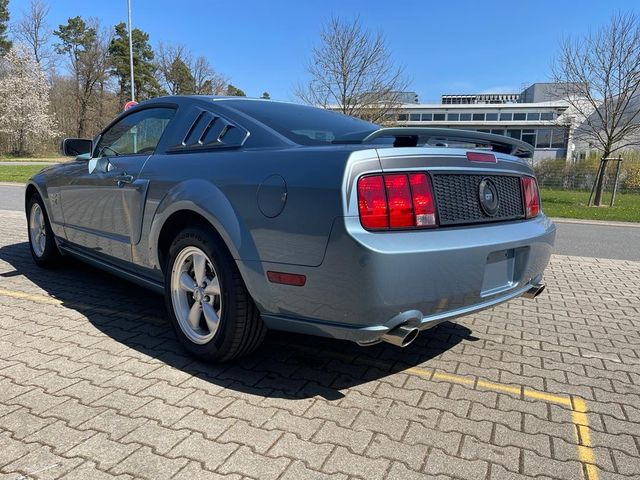 Ford Mustang GT 4.6 Coupe Premium Automatic Shaker