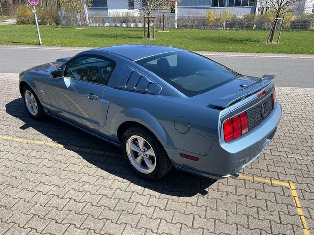 Ford Mustang GT 4.6 Coupe Premium Automatic Shaker