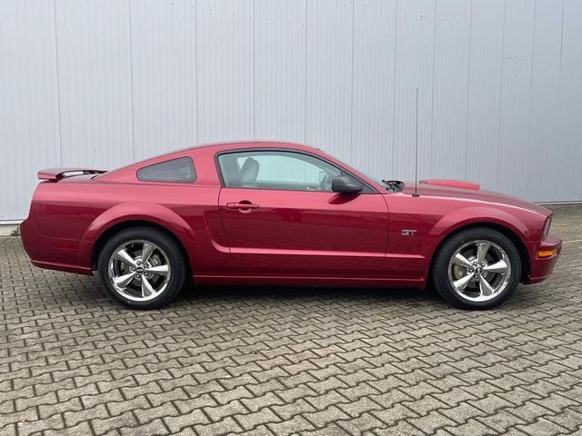 Ford Mustang GT 4.6 Coupe Premium Automatic Shaker