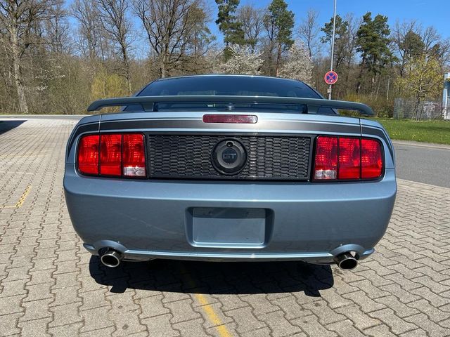Ford Mustang GT 4.6 Coupe Premium Automatic Shaker
