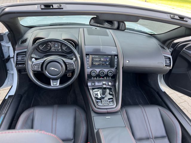 Německé vozidlo Jaguar F-TYPE Cabriolet R AWD