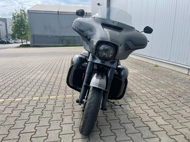 Přestavba Harley-Davidson FLHTK Ultra Glide