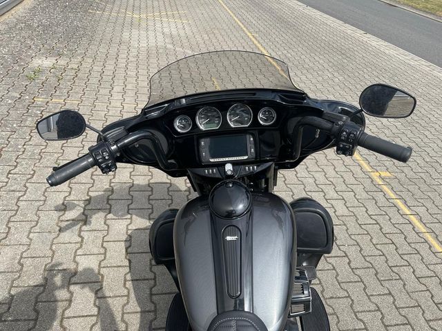 Přestavba Harley-Davidson FLHTK Ultra Glide