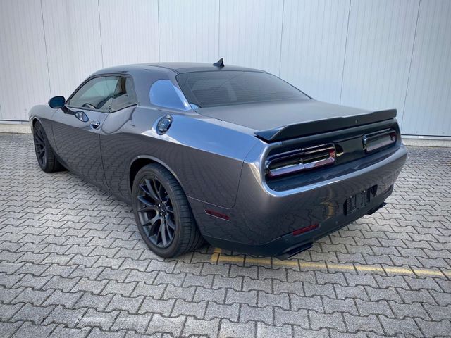 Dodge Challenger SRT Hellcat 6.2 Automatic 717 HP Navi