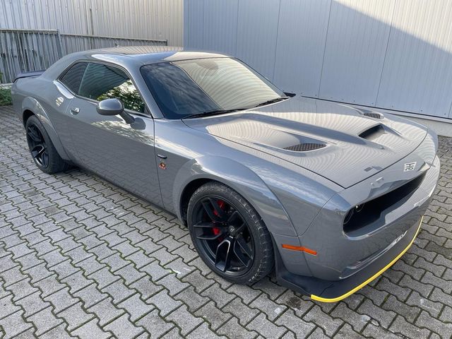 Dodge Challenger 6.4 SRT 8