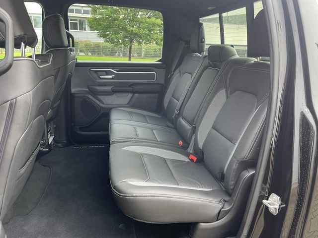 Dodge 5.7  CREWCAB 4×4  LPG 2021