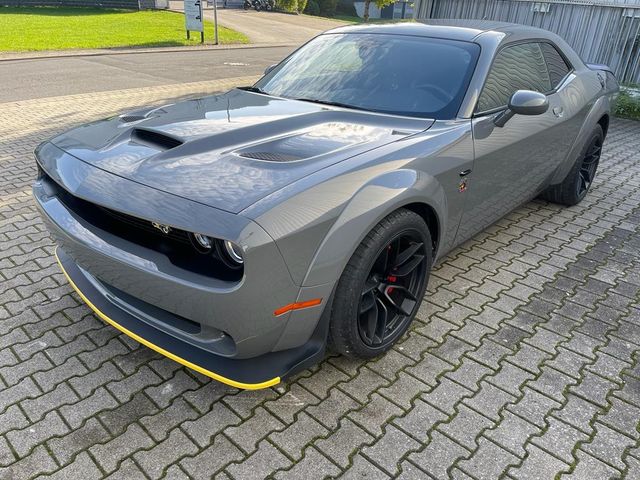 Dodge Challenger 6.4 SRT 8
