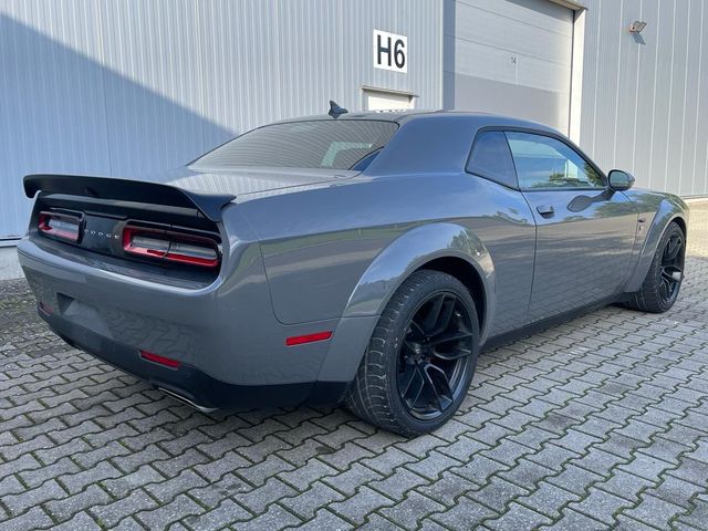 Dodge Challenger 6.4 SRT 8