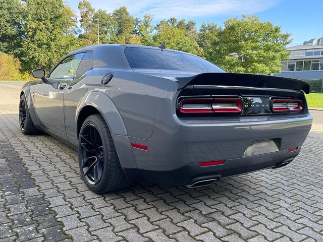 Dodge Challenger 6.4 SRT 8
