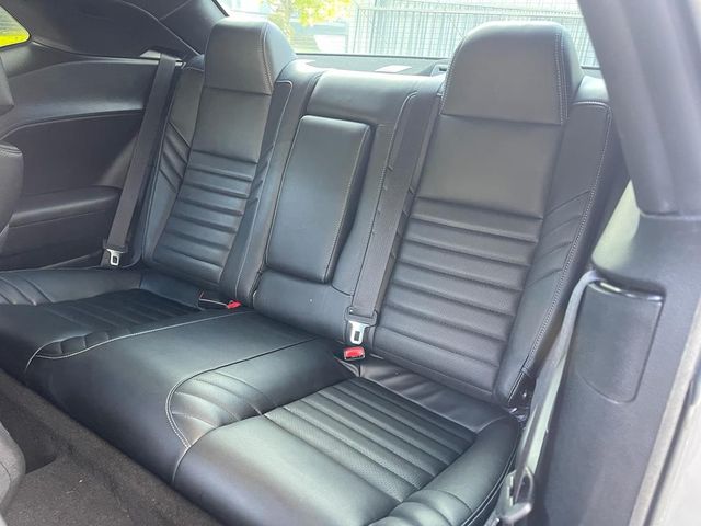 Dodge Challenger 6.4 SRT 8