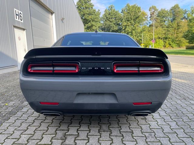 Dodge Challenger 6.4 SRT 8