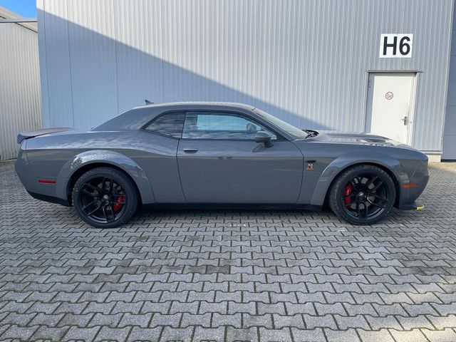 Dodge Challenger 6.4 SRT 8