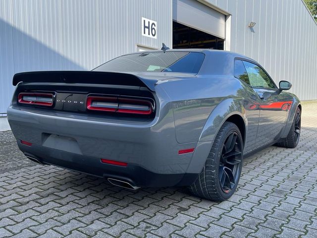 Dodge Challenger 6.4 SRT 8